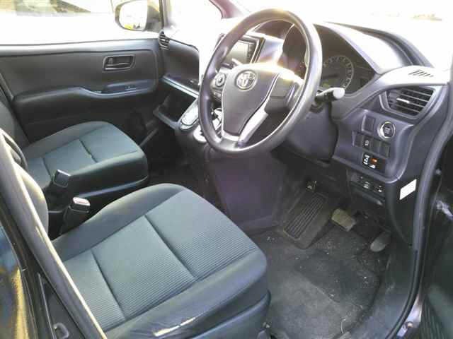 Toyota NOAH 2014 7468114-3