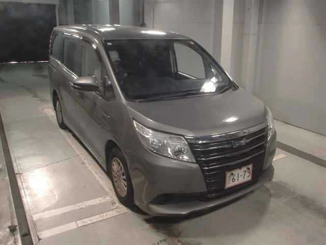 Toyota NOAH 2015 7468115-0