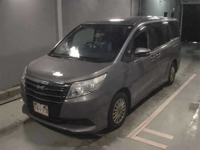 Toyota NOAH 2015 7468115-4