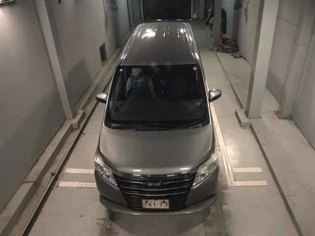Toyota NOAH 2015 7468115-6
