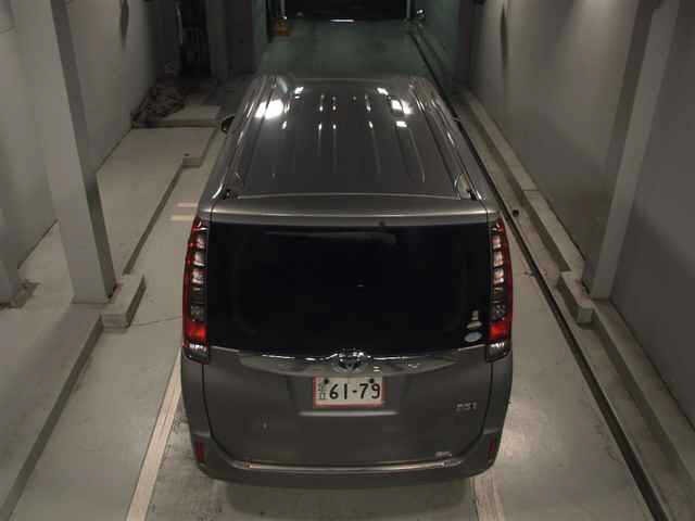 Toyota NOAH 2015 7468115-7