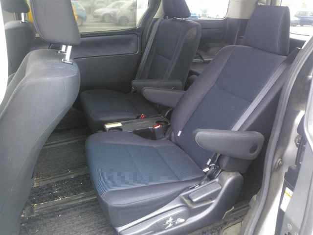 Toyota NOAH 2015 7468115-9