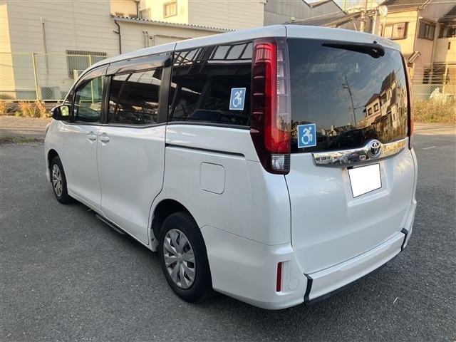 Toyota NOAH 2017 7468176-1