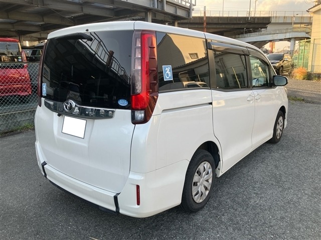 Toyota NOAH 2017 7468176-9