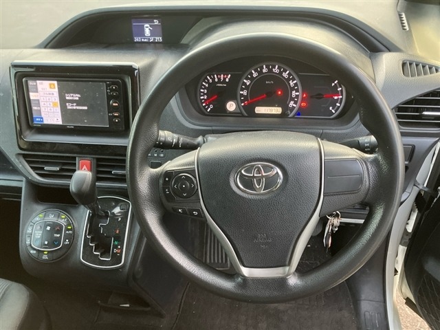 Toyota NOAH 2017 7468179-3