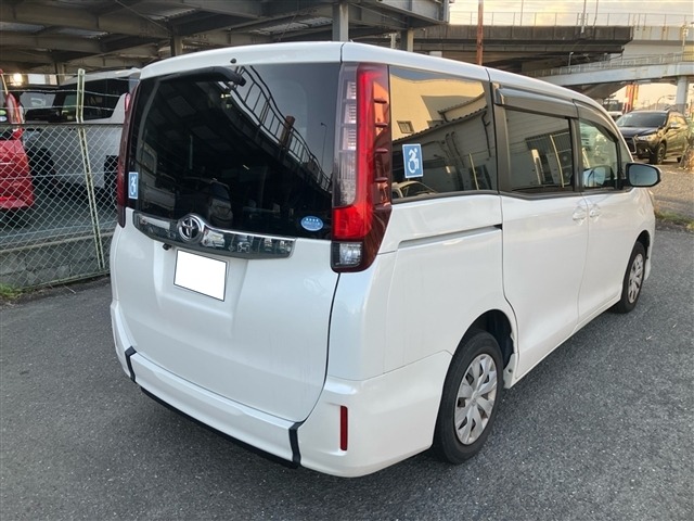 Toyota NOAH 2017 7468179-9