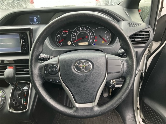 Toyota NOAH 2017 7468180-3
