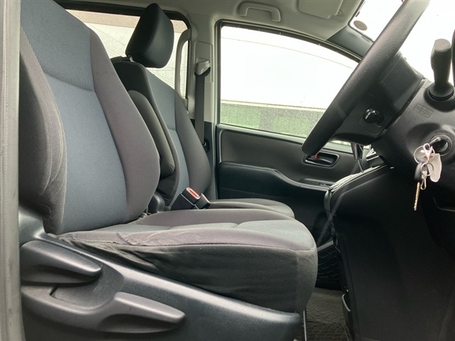 Toyota NOAH 2017 7468180-5