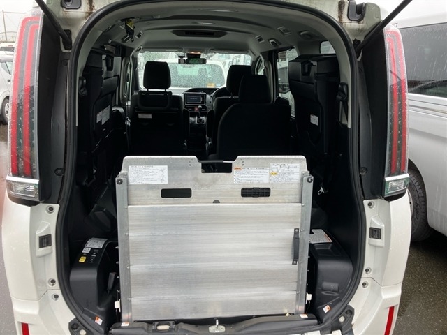 Toyota NOAH 2017 7468180-8