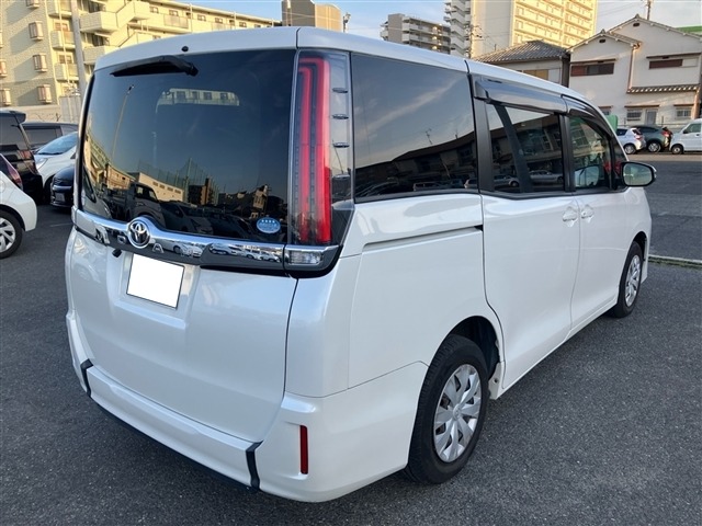 Toyota NOAH 2017 7468180-9