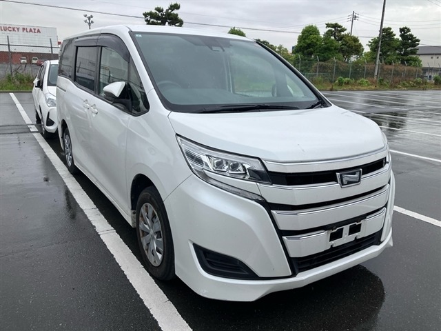 Toyota NOAH 2021 7468192-0