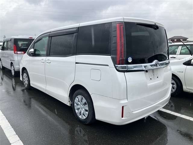 Toyota NOAH 2021 7468192-1