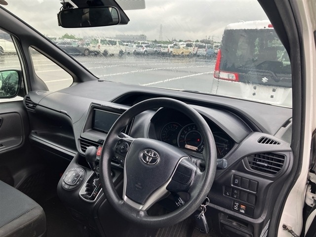 Toyota NOAH 2021 7468192-3