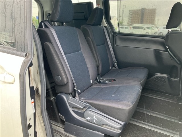 Toyota NOAH 2021 7468192-6