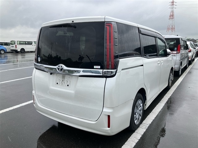 Toyota NOAH 2021 7468192-9