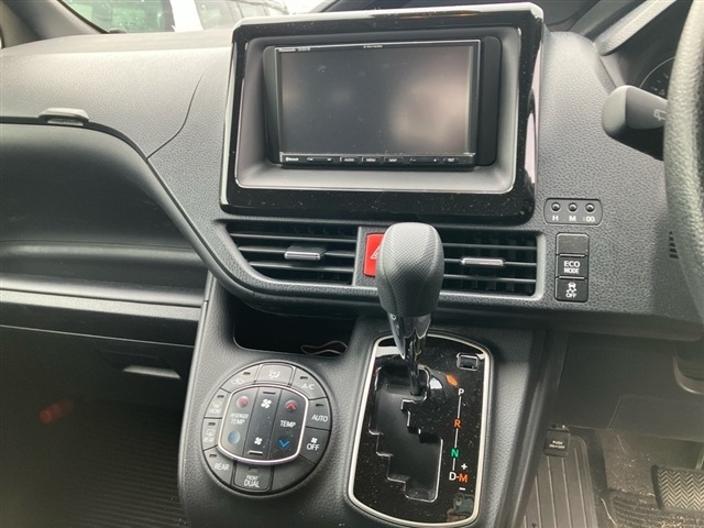 Toyota NOAH 2021 7468193-4