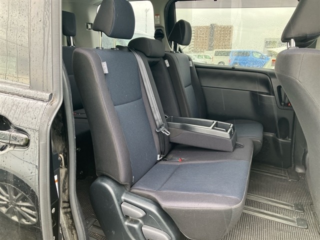 Toyota NOAH 2021 7468193-6