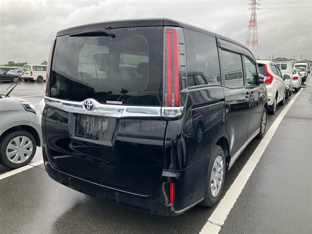 Toyota NOAH 2021 7468193-9