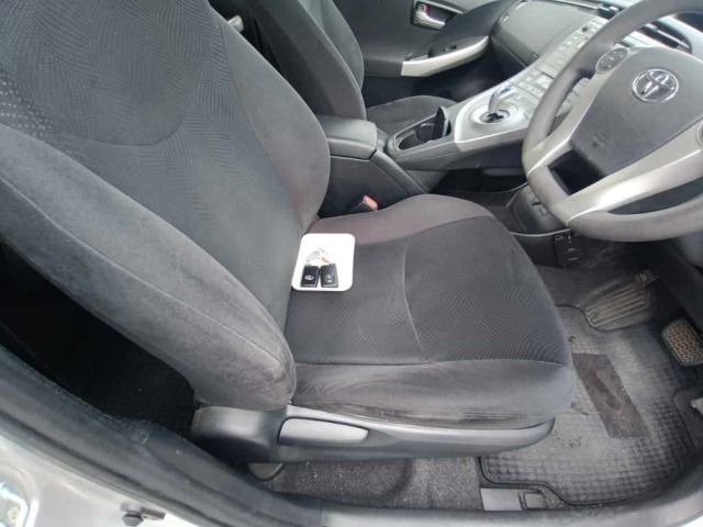 Toyota PRIUS 2015 7482117-10