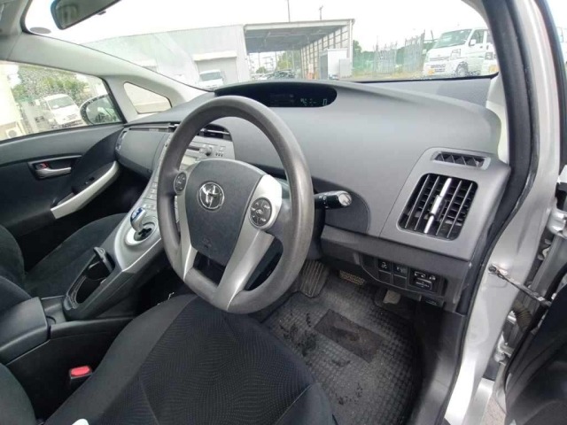 Toyota PRIUS 2015 7482117-9