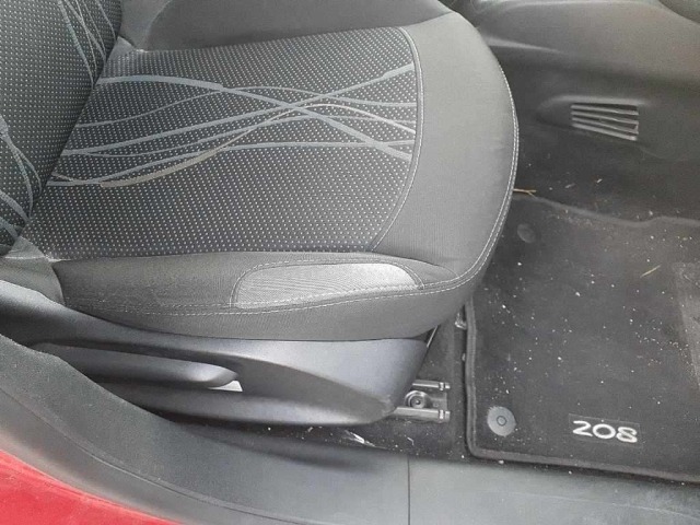 Peugeot 208 2015 7496576-10