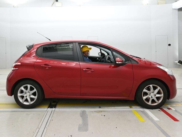 Peugeot 208 2015 7496576-3