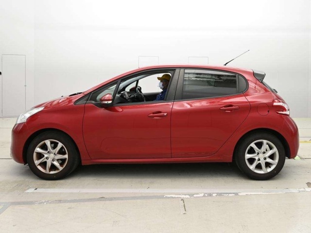 Peugeot 208 2015 7496576-4
