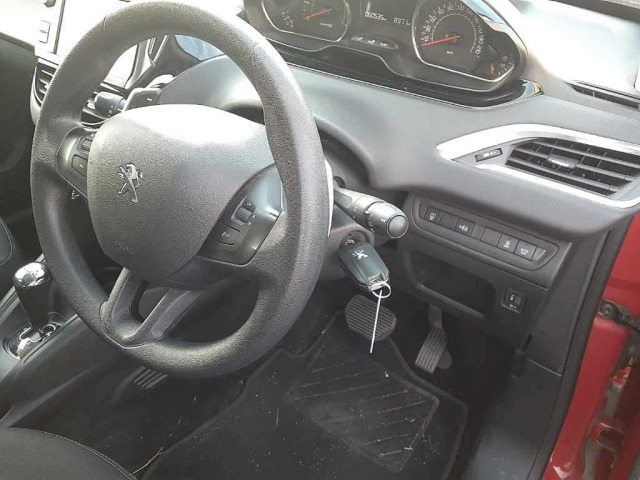 Peugeot 208 2015 7496576-9