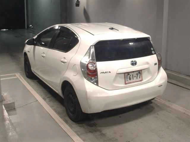 Toyota AQUA 2013 7503952-1