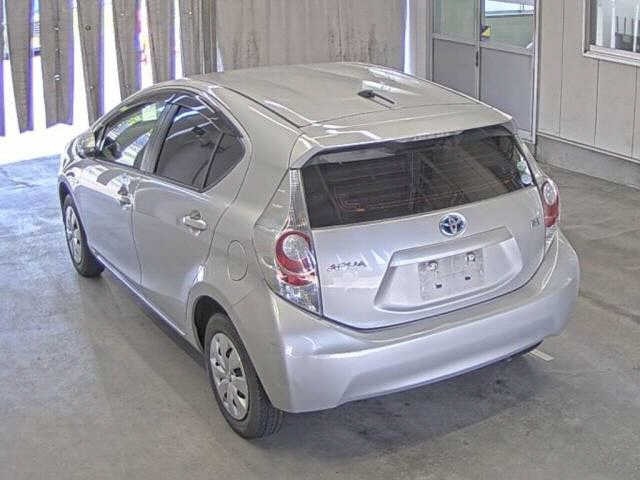 Toyota AQUA 2014 7504400-1