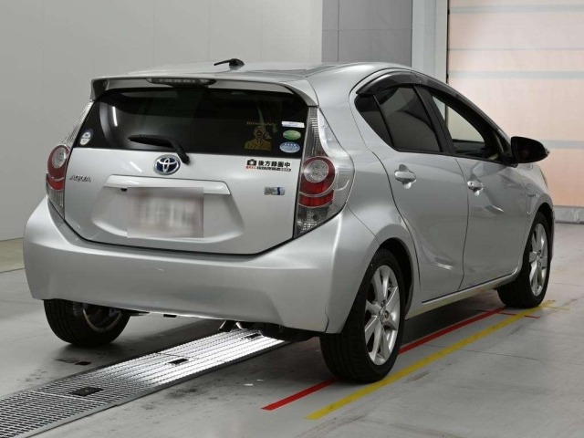 Toyota AQUA 2012 7504401-1