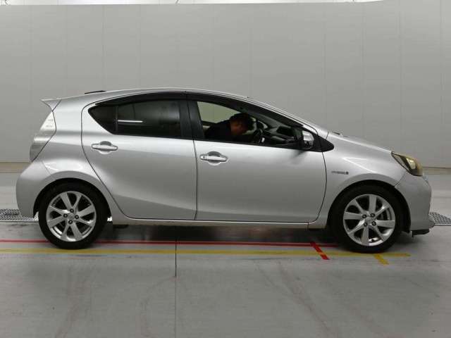 Toyota AQUA 2012 7504401-3