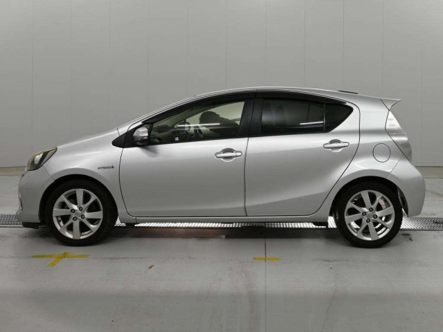 Toyota AQUA 2012 7504401-4