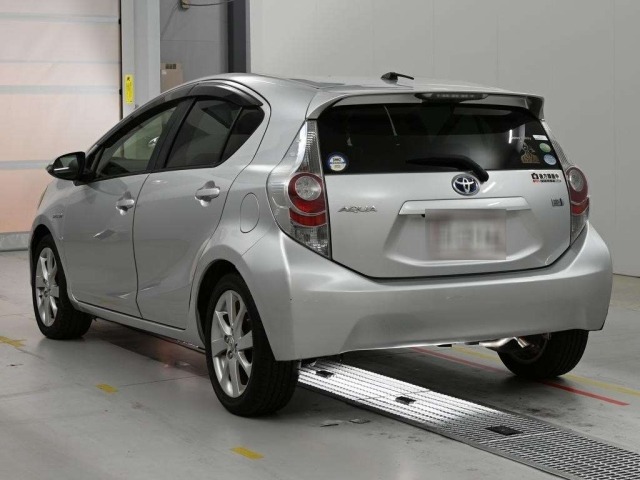 Toyota AQUA 2012 7504401-6