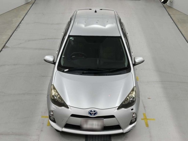 Toyota AQUA 2012 7504401-7