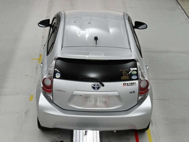 Toyota AQUA 2012 7504401-8