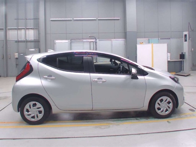 Toyota AQUA 2024 7504434-3