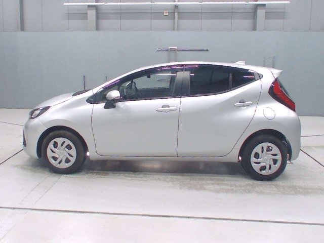 Toyota AQUA 2024 7504434-4
