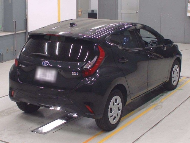 Toyota AQUA 2024 7504447-1