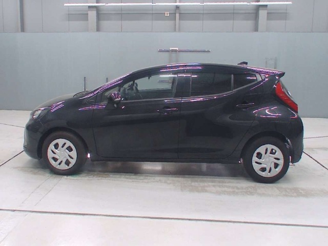 Toyota AQUA 2024 7504447-4