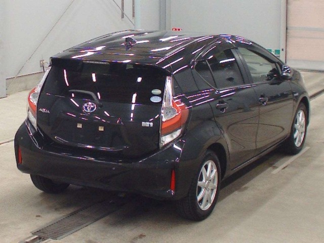 Toyota AQUA 2018 7504470-1