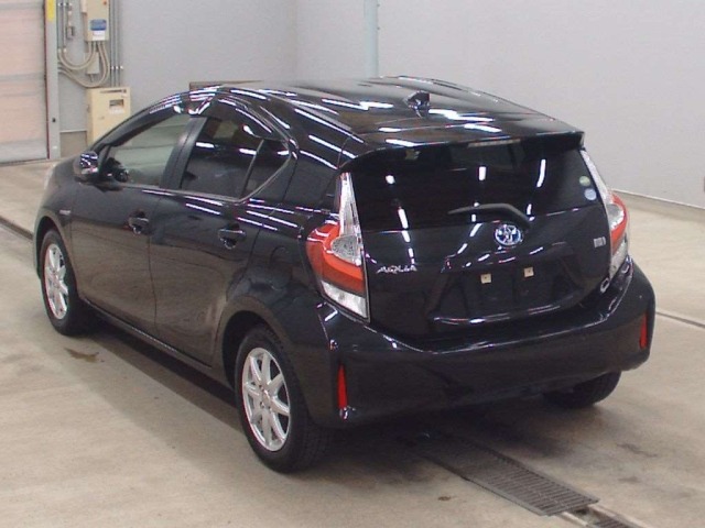 Toyota AQUA 2018 7504470-6
