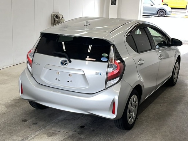 Toyota AQUA 2017 7504560-1