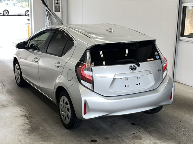 Toyota AQUA 2017 7504560-5