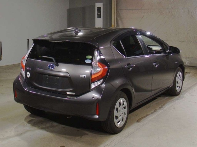 Toyota AQUA 2019 7504587-1