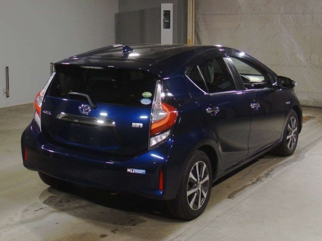 Toyota AQUA 2018 7504594-1