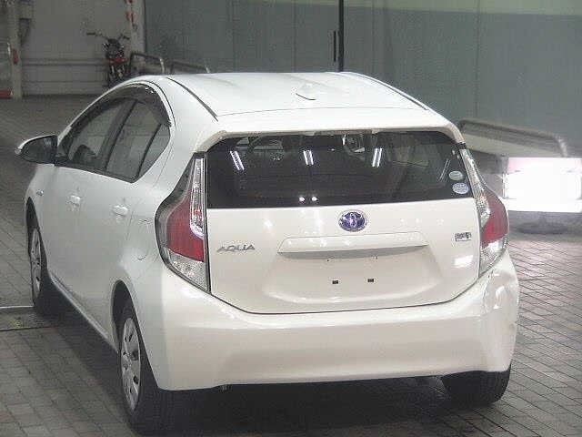 Toyota AQUA 2017 7504612-1