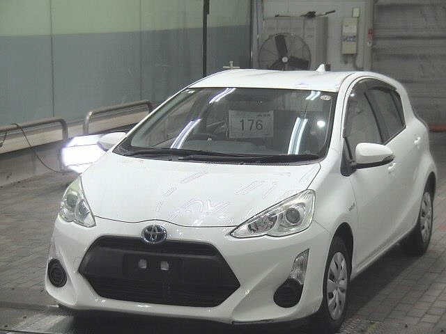Toyota AQUA 2017 7504612-4