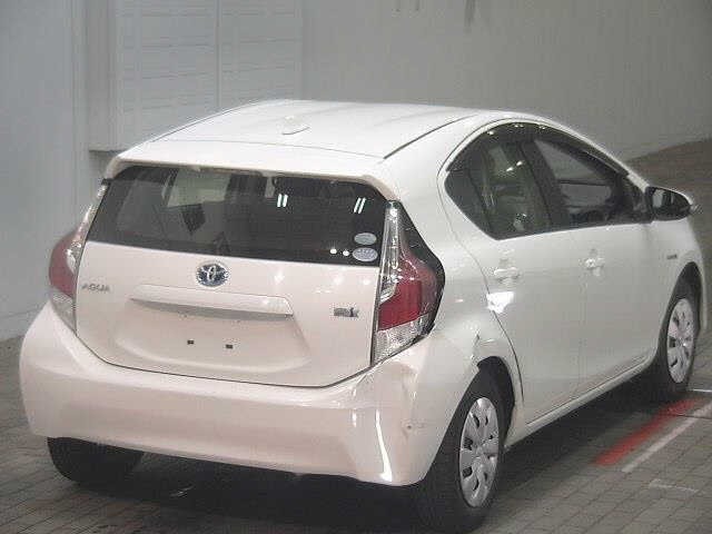 Toyota AQUA 2017 7504612-5