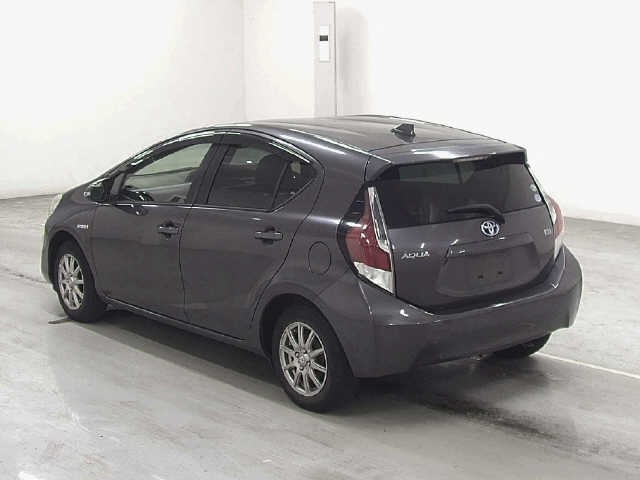 Toyota AQUA 2016 7504640-1